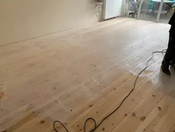 40m2 grenen vloer gerenoveerd in Groningen gelakt met Pall-X 333